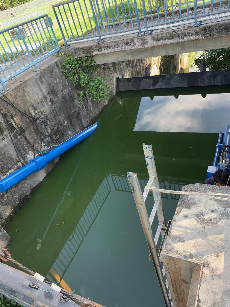 Closing Tilting Gate To Store Water