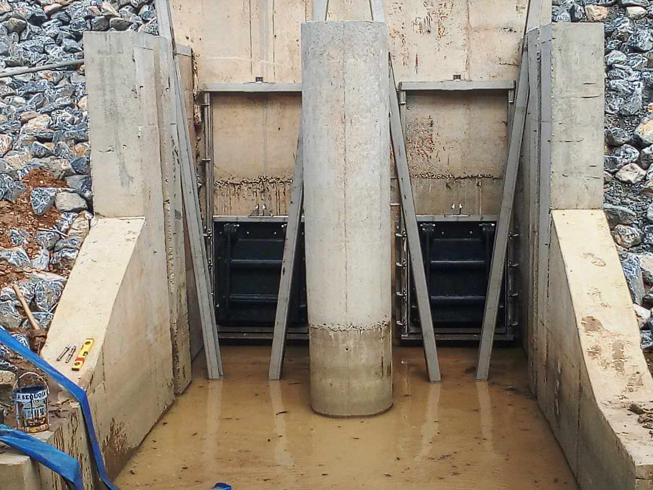 Stainless Steel 316 Penstock with Flap On Site (1)